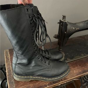 Dr. Martens 1B99 zip up calf boots